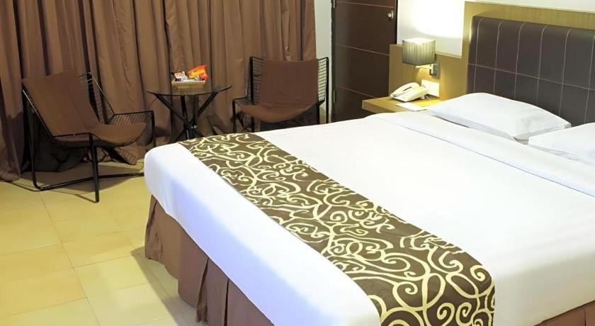 Hotel Grand Malioboro Yogyakarta Extérieur photo